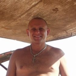 Молодой человек, ищу девушку Молодой человек, ищу девушку